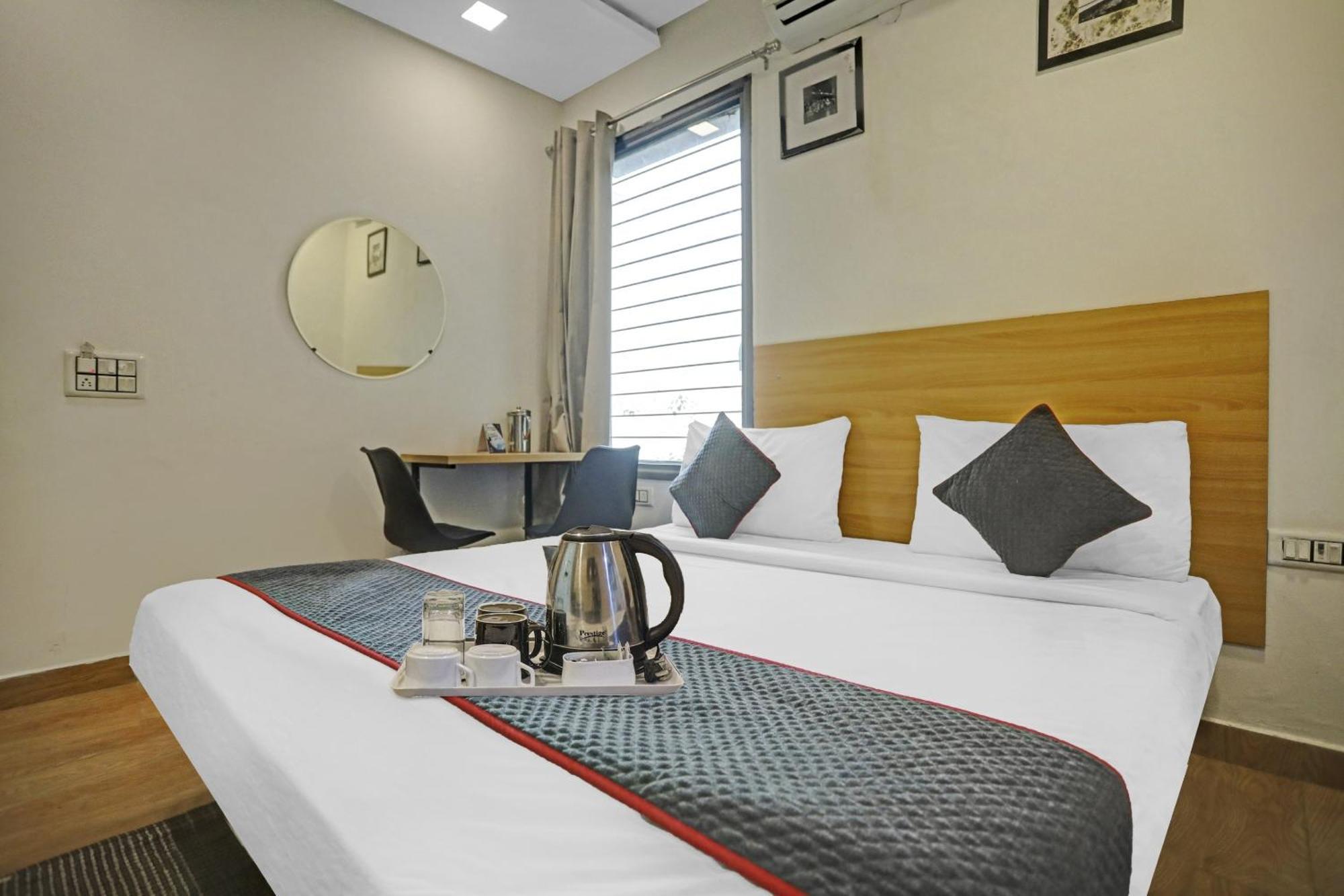 ホテル Super Townhouse Mannat Rohini 16 デリー エクステリア 写真