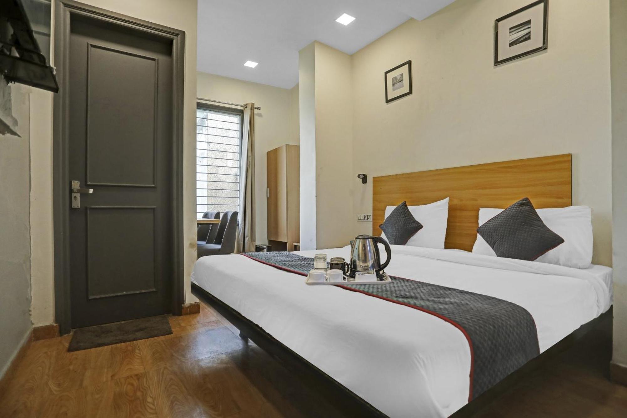 ホテル Super Townhouse Mannat Rohini 16 デリー エクステリア 写真