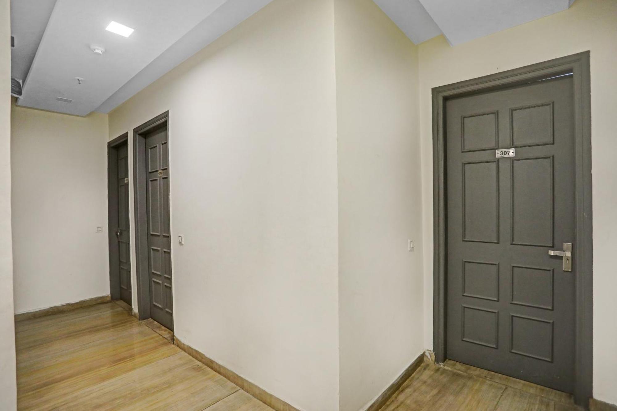 ホテル Super Townhouse Mannat Rohini 16 デリー エクステリア 写真