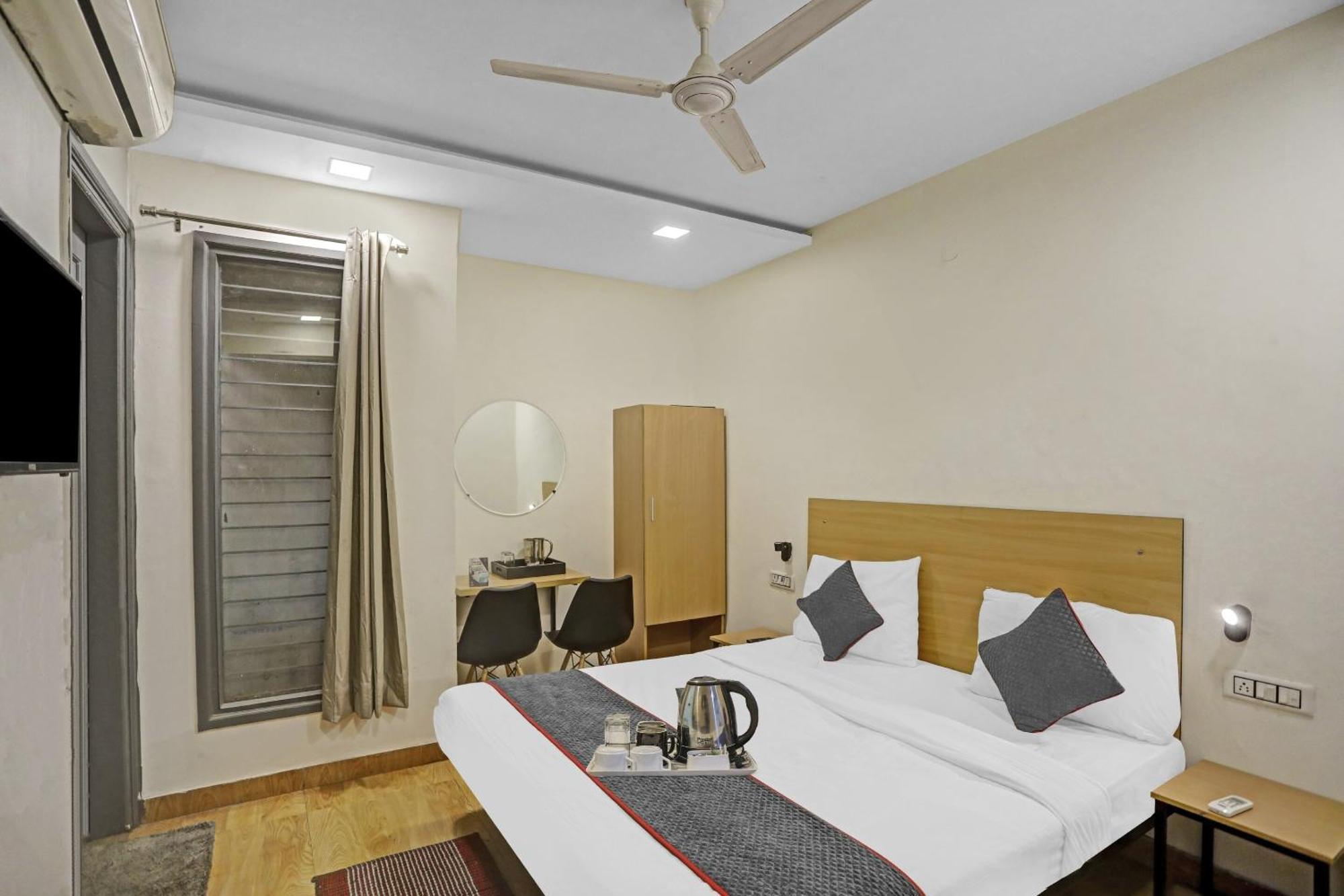 ホテル Super Townhouse Mannat Rohini 16 デリー エクステリア 写真